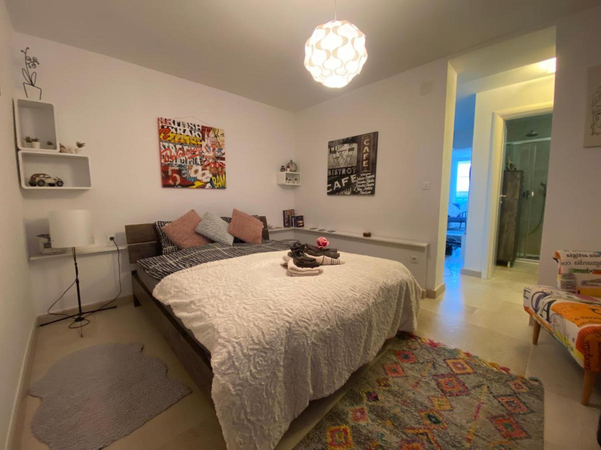Apartment Paris Njivice Eksteriør bilde