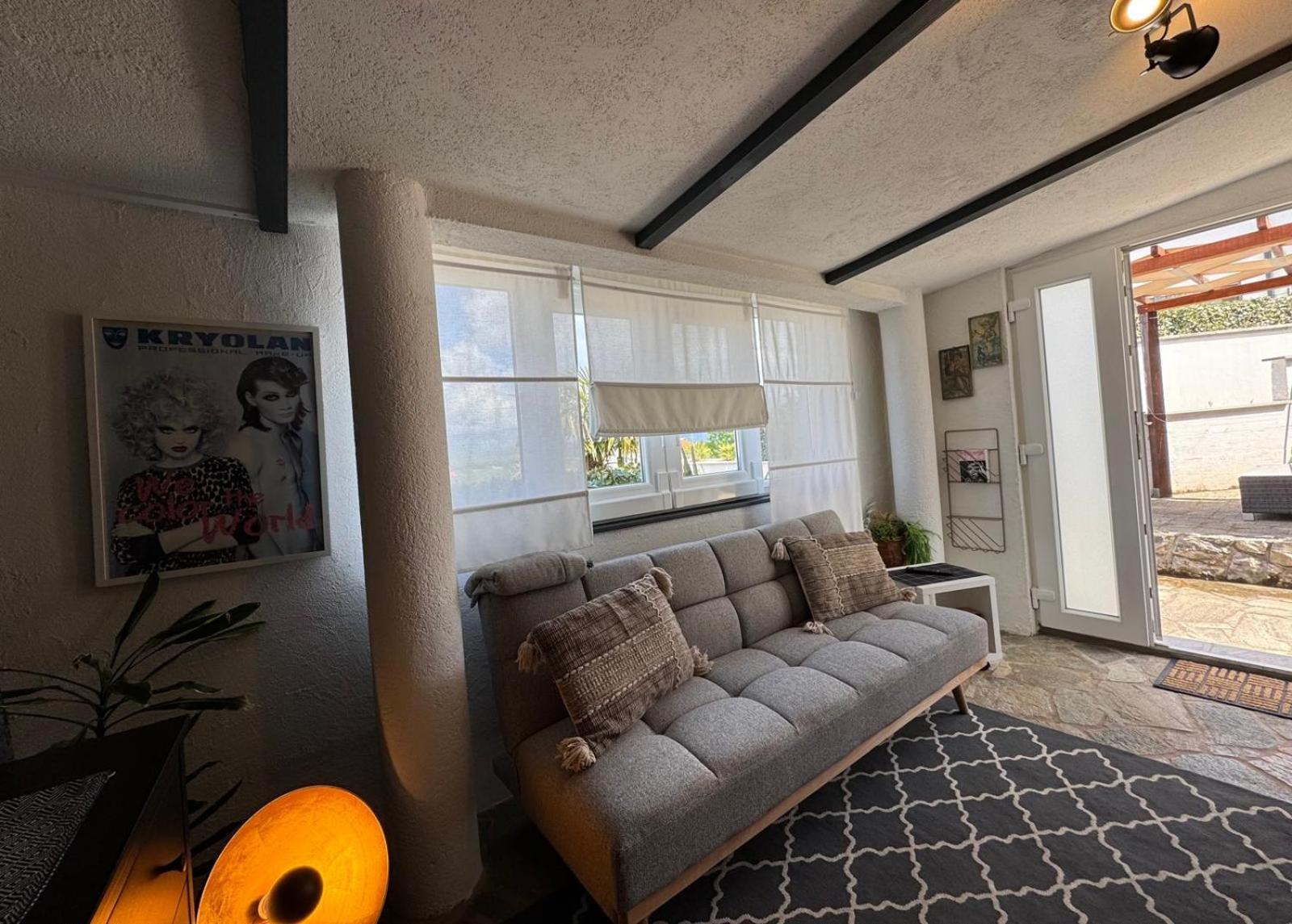 Apartment Paris Njivice Eksteriør bilde